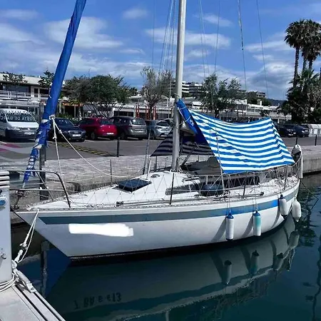 Dejate Acunar Por Nuesto Velero Botel Sitges